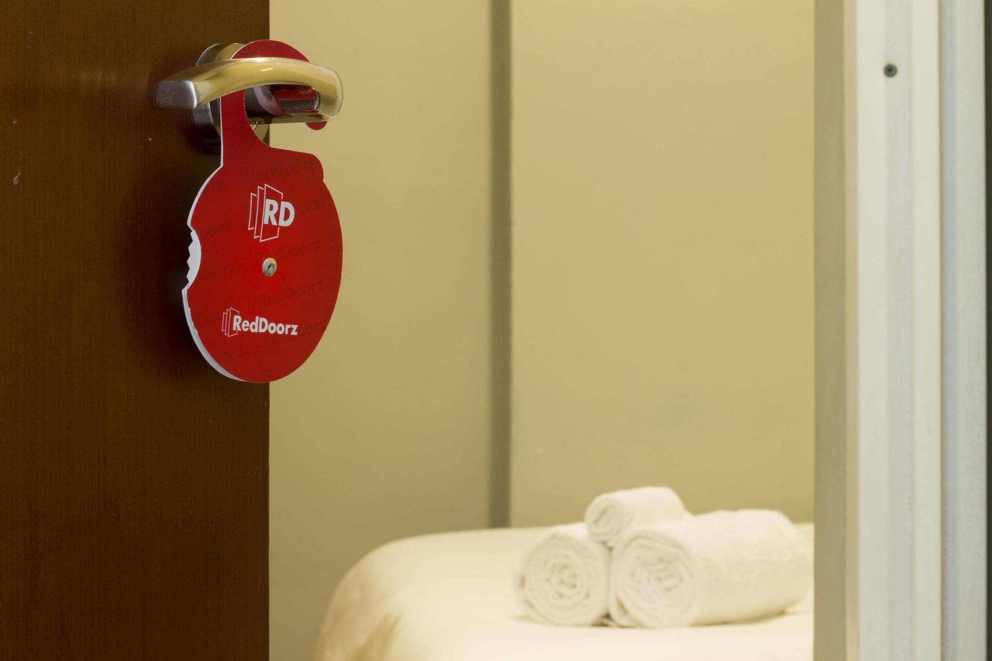 Готель Reddoorz @ Padma Utara Легіан Екстер'єр фото